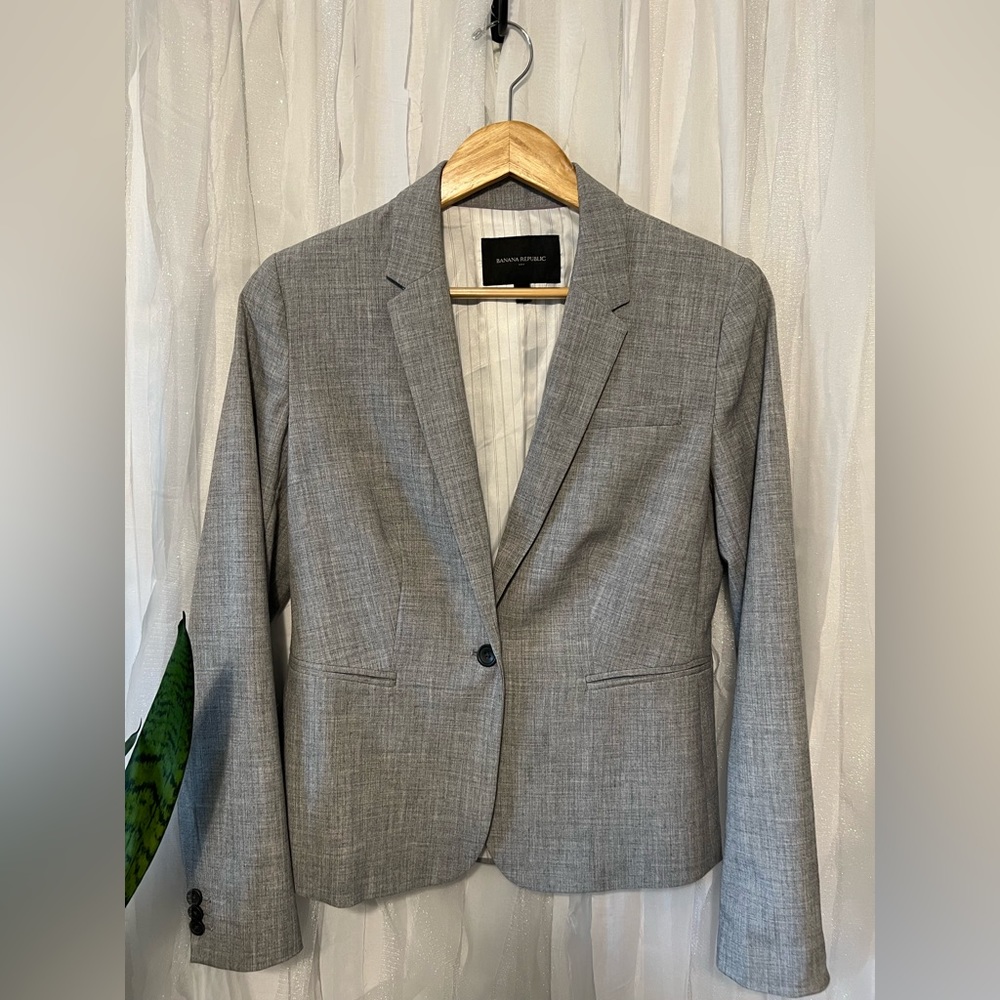 Women’s Banana Republic Blazer size 4.